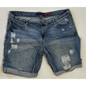 Chip and Pepper Production Bermuda Distressed Denim Shorts Women Size 17